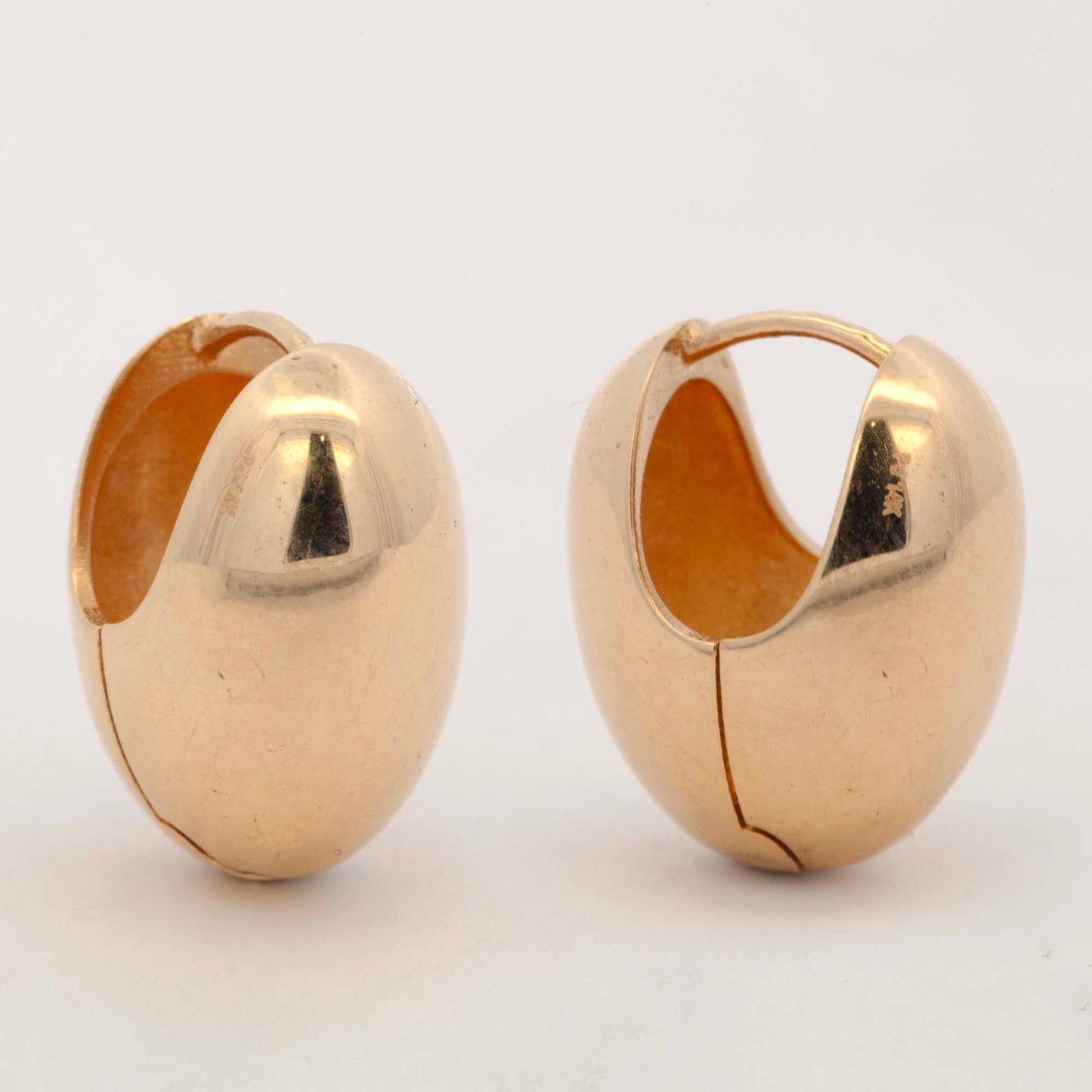 14K Yellow Gold Chunky Oval Huggies Earring