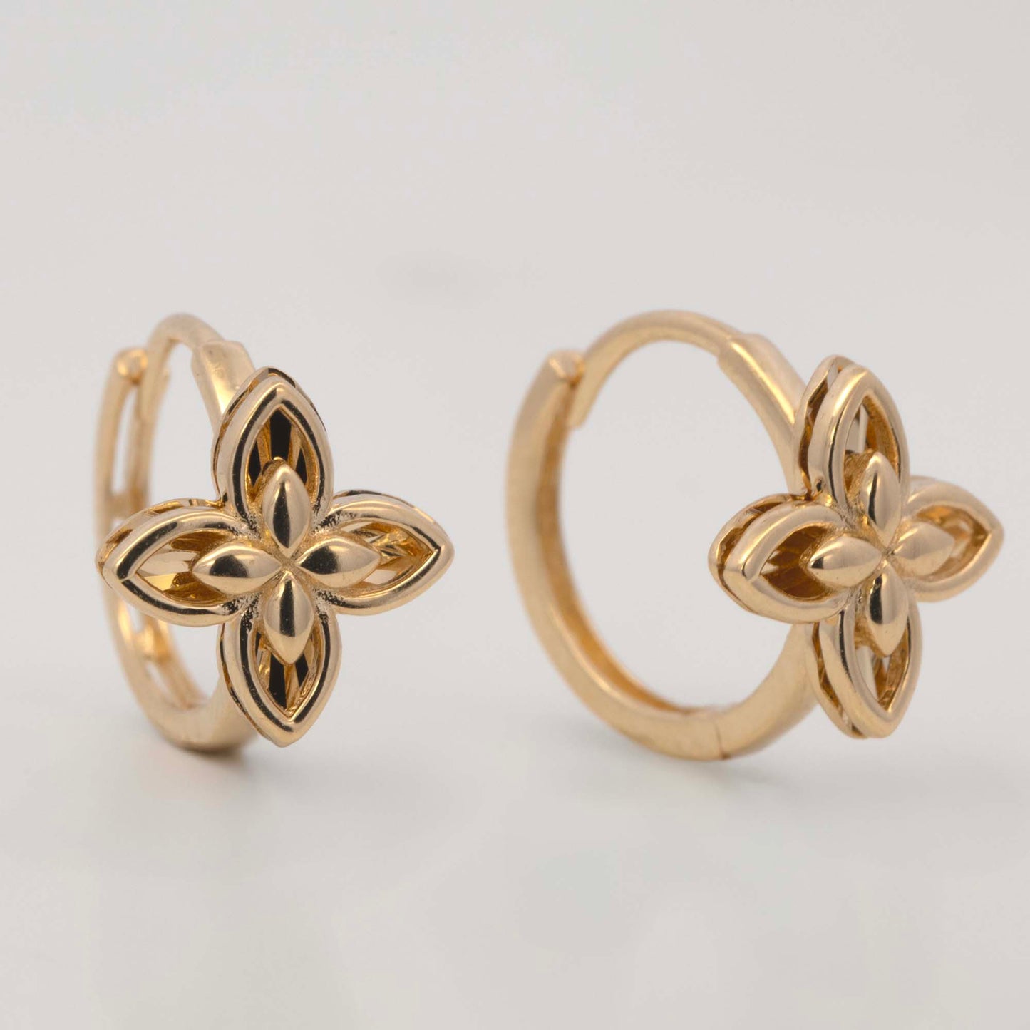 14K Yellow Gold Diamond Cut Clover Huggie Earring