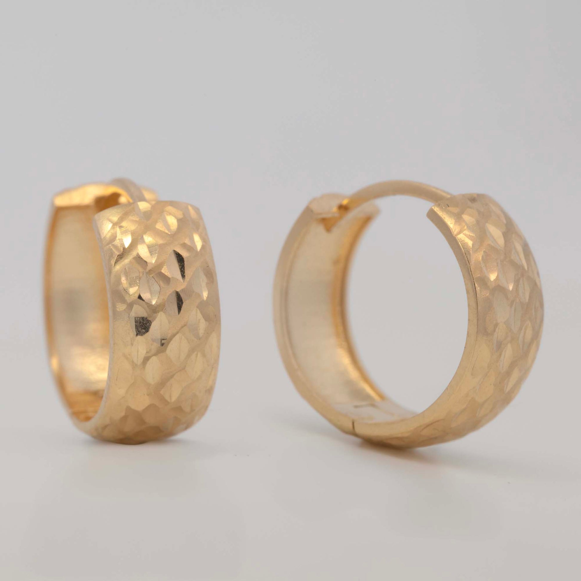 14k Yellow Gold Diamond Cut Huggie Earring