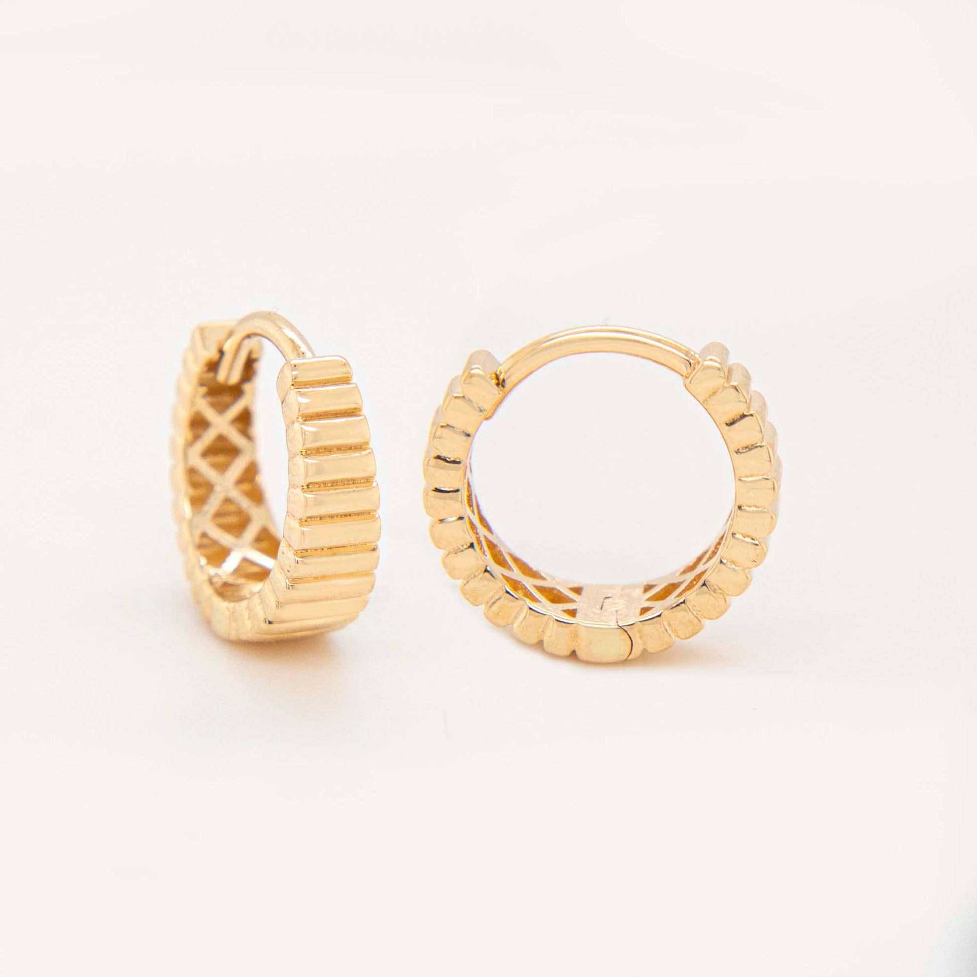 14k Yellow Gold Ribbed Huggie Earring