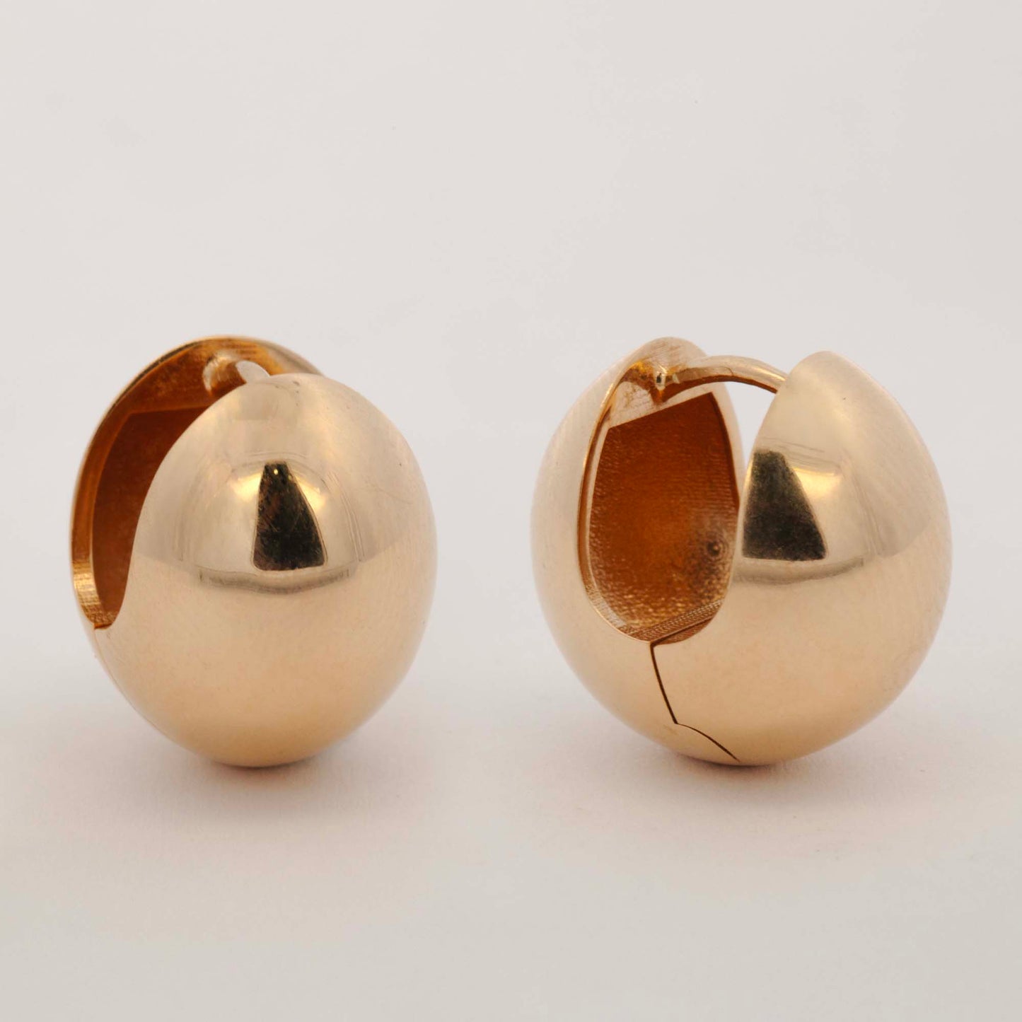 14K Yellow Gold Chunky Round Huggies Earring