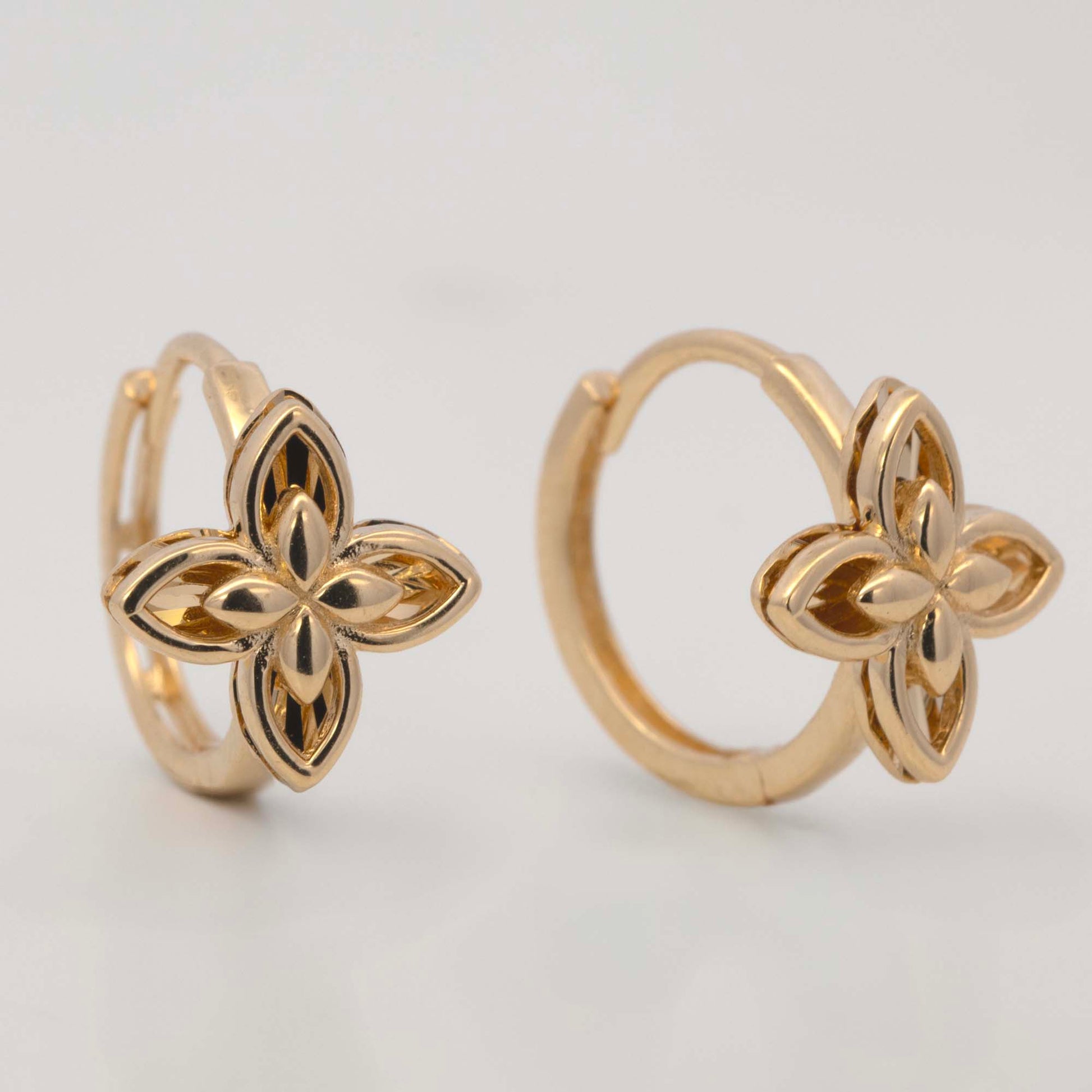 14K Yellow Gold Diamond Cut Clover Huggie Earring